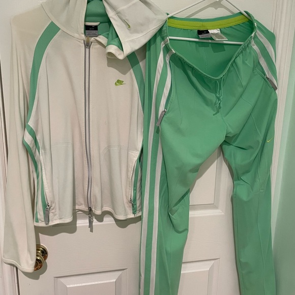 VINTAGE NIKE SWEATSUIT - Picture 7 of 11